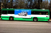 Dacia Logan 4m x 2m bussi küljel