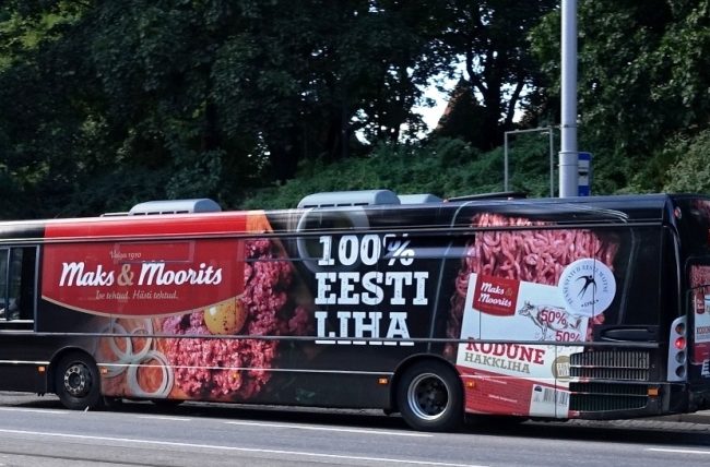 Maks & Moorits – buss üleni reklaamkujunduses