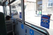 Rimi – reklaamkleebised bussi akendel