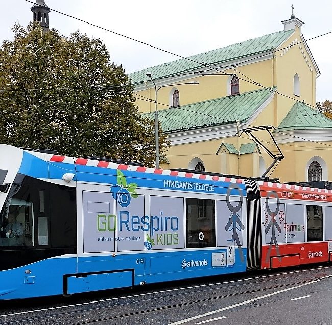 Long Go – tramm üleni reklaamkujunduses