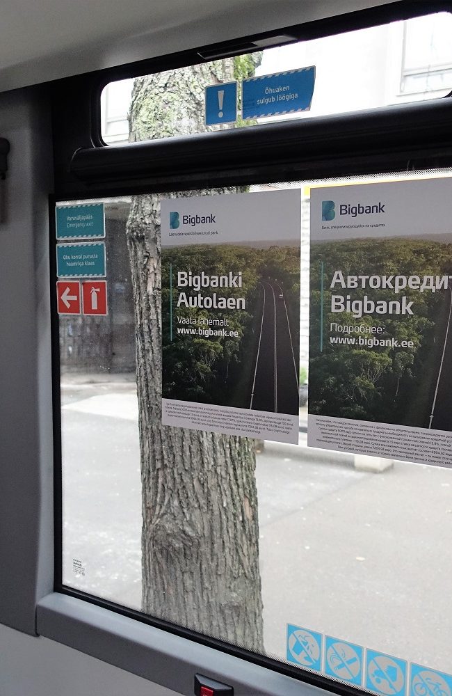 BigBank – kleebised bussis sees aknal