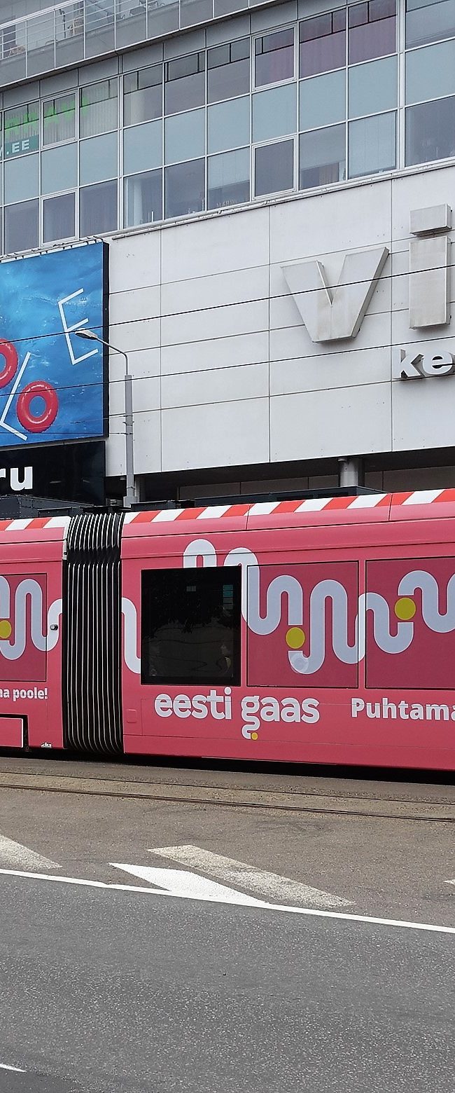 Eesti Gaas – trammireklaam, tramm üleni reklaamkujunduses