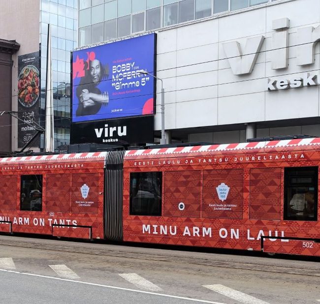 Laulupeo tramm – trammireklaam, tramm üleni reklaamkujunduses