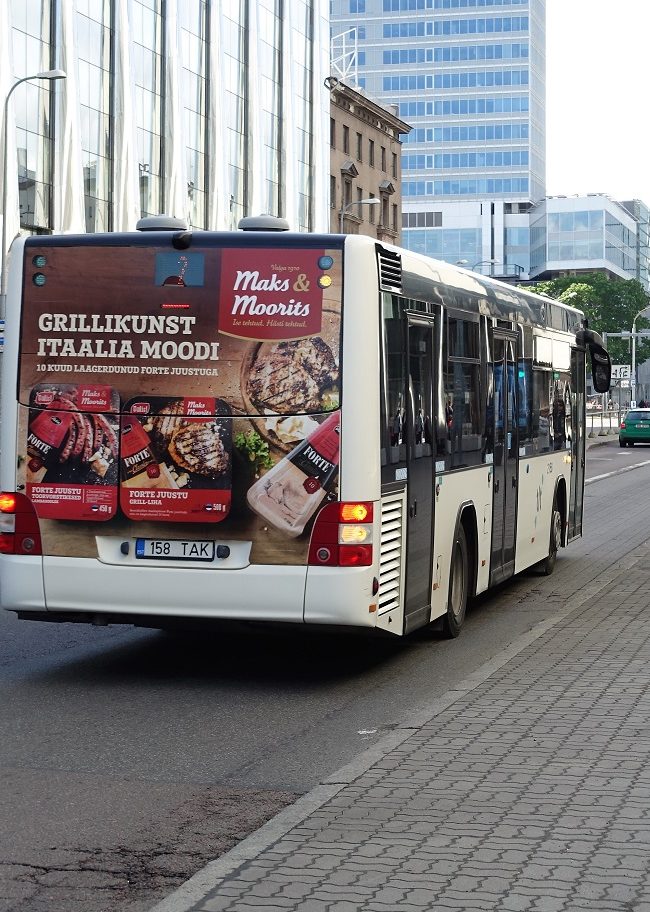 Maks & Moorits – bussireklaam, reklaam bussi tagaküljel