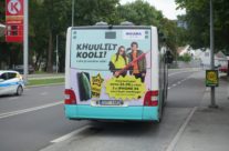 Maxima – reklaam ühistranspordil, kleebis bussi tagumisel küljel